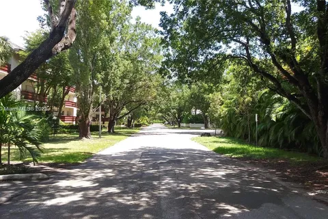 1235 Mariposa Ave # 10, Coral Gables FL 33146