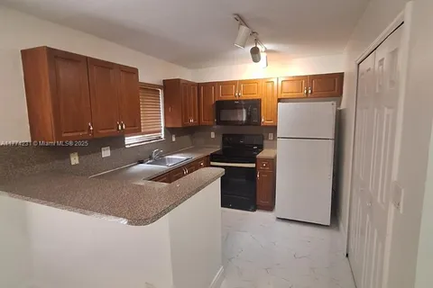 2931 SE 13th Rd # 38, Homestead FL 33035