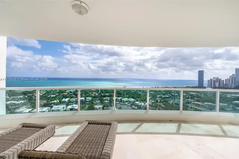 20201 E Country Club Dr, Aventura FL 33180