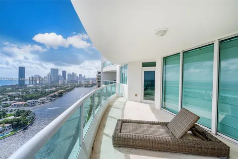 20201 E Country Club Dr, Aventura FL 33180