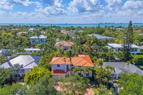 462 Warren Ln, Key Biscayne FL 33149