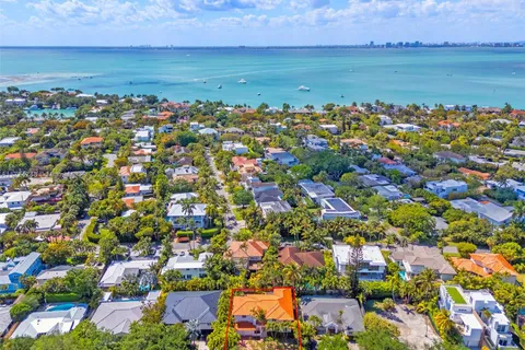 462 Warren Ln, Key Biscayne FL 33149