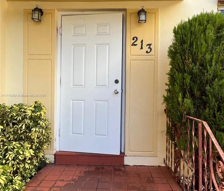 215 Zamora Ave # 8, Coral Gables FL 33134