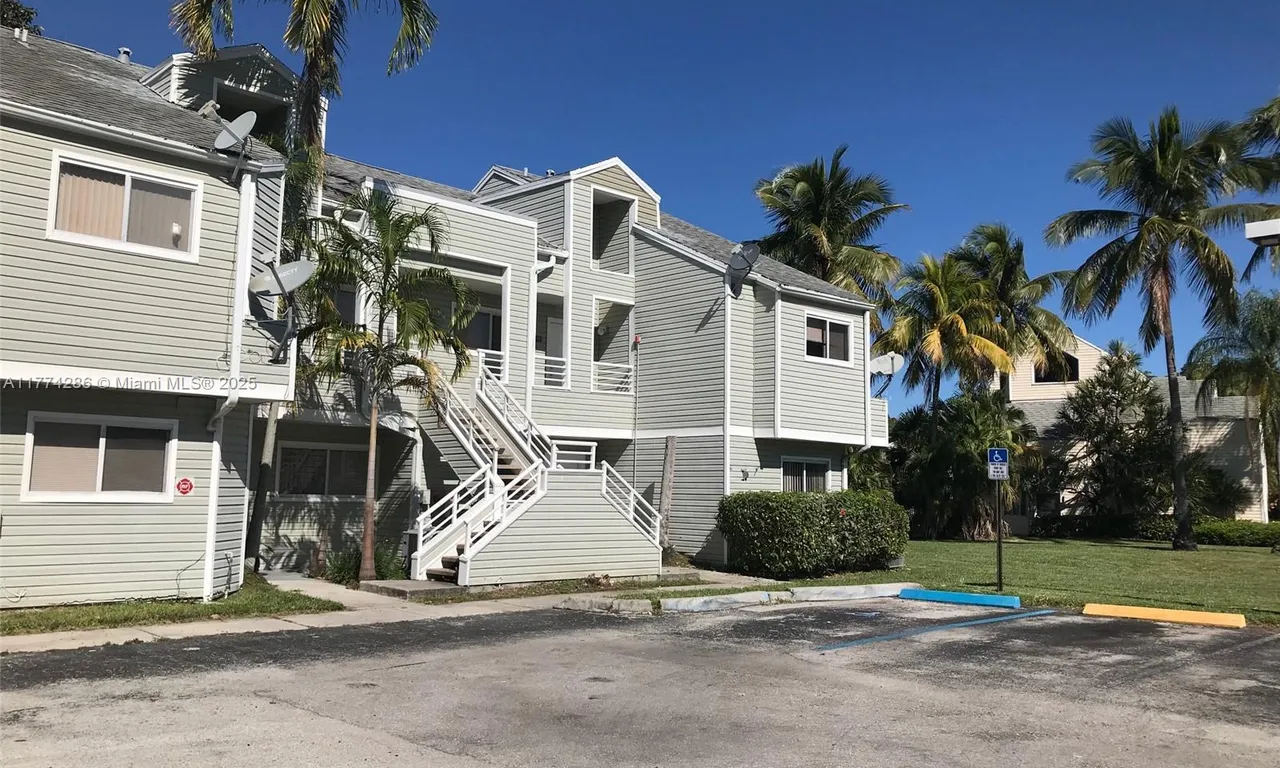 3401 NW 44th St # 106, Oakland Park FL 33309