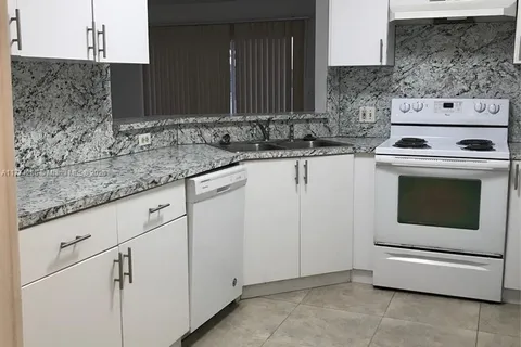 3401 NW 44th St # 106, Oakland Park FL 33309