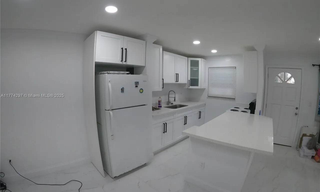 3265 Griffin Rd # 103, Dania Beach FL 33312