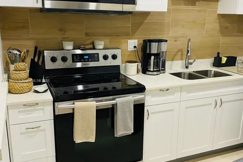 1470 NE 125th Ter # 204, North Miami FL 33161