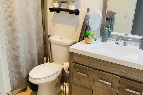 1470 NE 125th Ter # 204, North Miami FL 33161