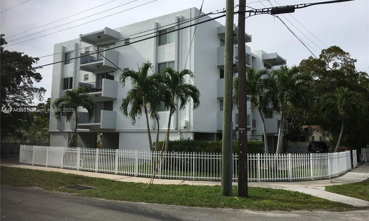 1090 NE 129 ST # 401, North Miami FL 33161
