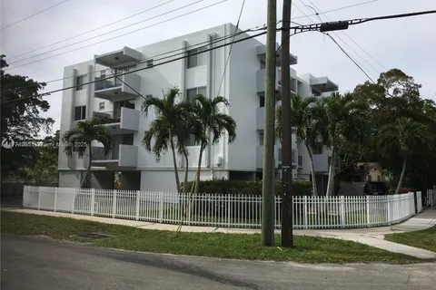 1090 NE 129 ST # 401, North Miami FL 33161