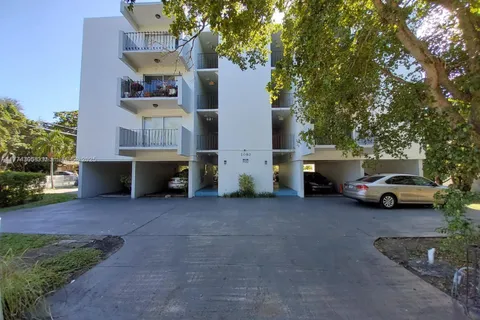 1090 NE 129 ST # 401, North Miami FL 33161