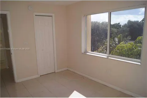 1090 NE 129 ST # 401, North Miami FL 33161