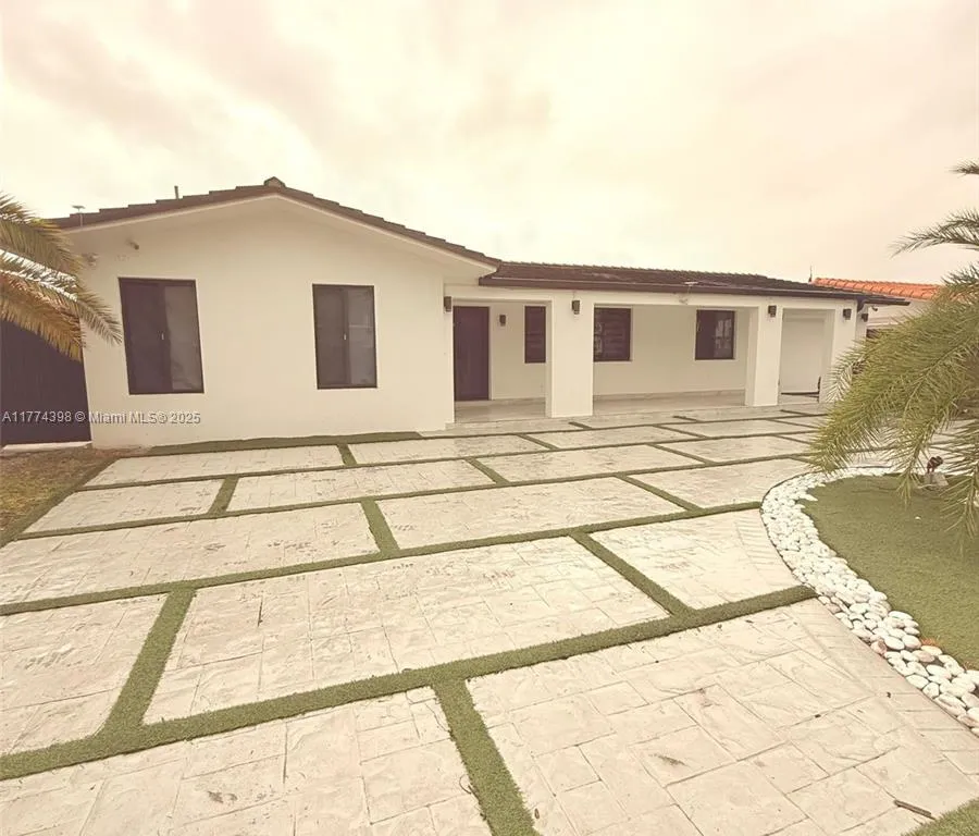 960 W 33rd Pl, Hialeah FL 33012
