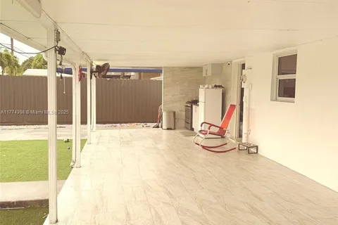 960 W 33rd Pl, Hialeah FL 33012