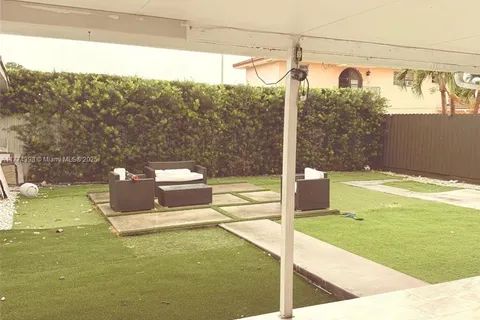 960 W 33rd Pl, Hialeah FL 33012