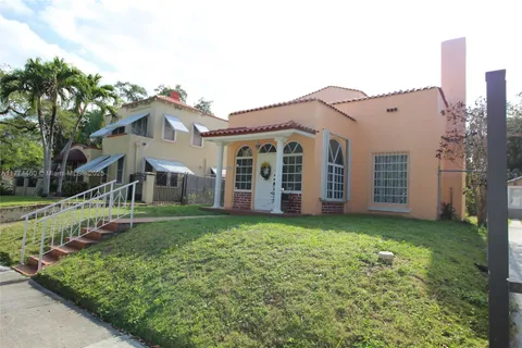 870 NW 14th Ct, Miami FL 33125