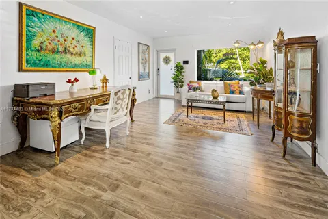 1460 Marseille Dr, Miami Beach FL 33141