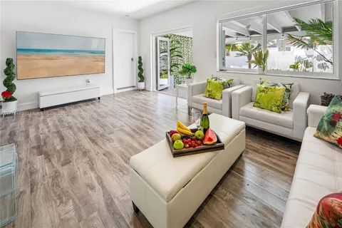1460 Marseille Dr, Miami Beach FL 33141