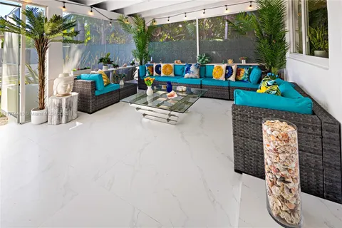 1460 Marseille Dr, Miami Beach FL 33141