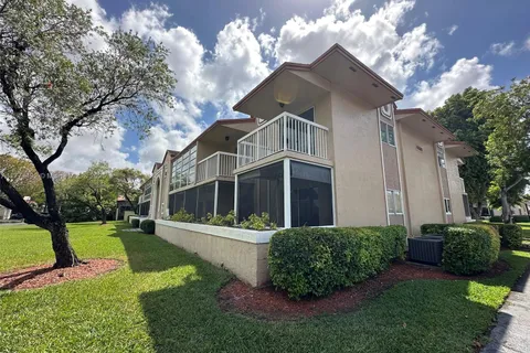 4680 NW 102nd Ave # 20, Doral FL 33178