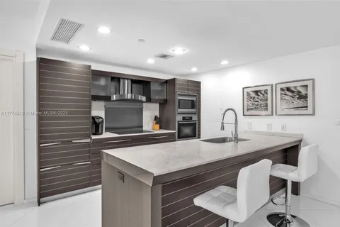 200 Biscayne Boulevard Way # 3908, Miami FL 33131