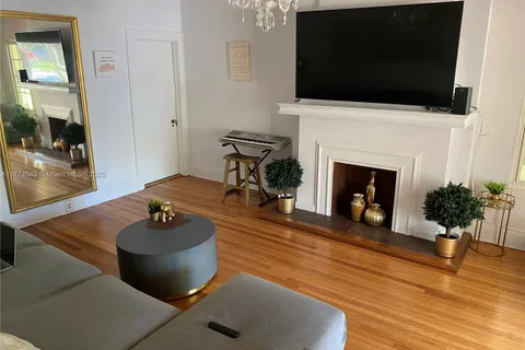 1710 Michigan Ave, Miami Beach FL 33139