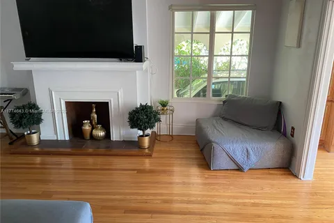 1710 Michigan Ave, Miami Beach FL 33139