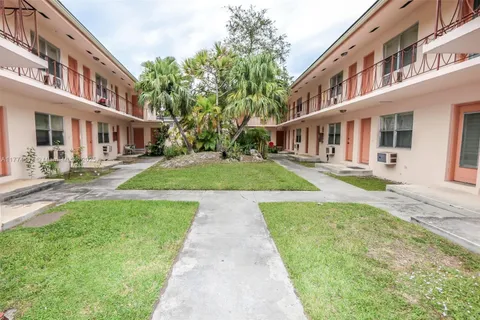 1250 S Alhambra Cir # 16, Coral Gables FL 33146