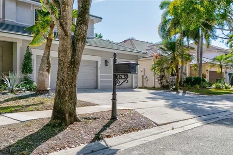 3703 Vista Way, Weston FL 33331