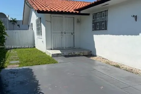 3230 SW 27th St # 0, Miami FL 33133
