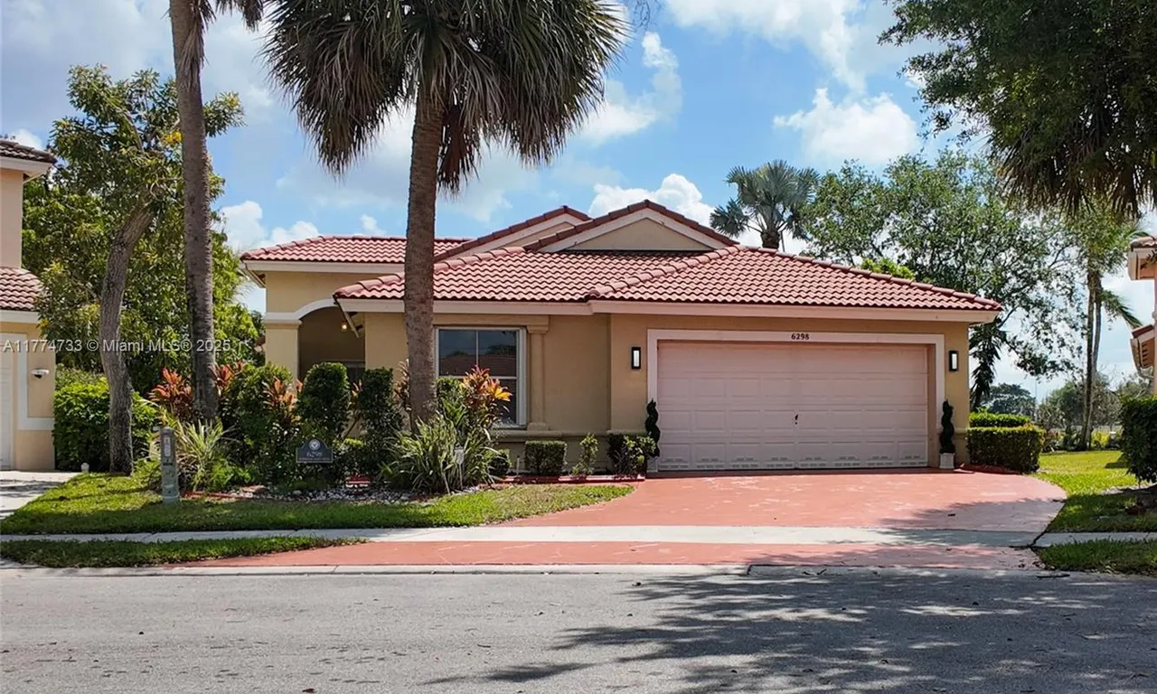6298 Harbour Chase Dr, Lake Worth FL 33467