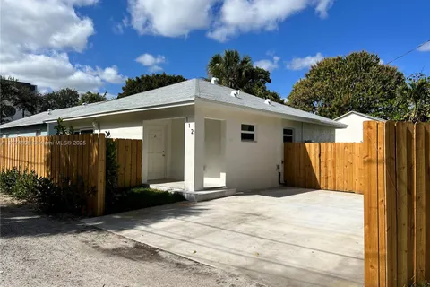 112 N D St # 2, Lake Worth FL 33460