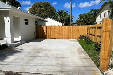 112 N D St # 2, Lake Worth FL 33460
