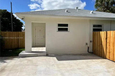 112 N D St # 2, Lake Worth FL 33460