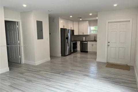 112 N D St # 2, Lake Worth FL 33460