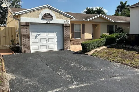 19227 NW 82nd Circle Ct # 0, Hialeah FL 33015
