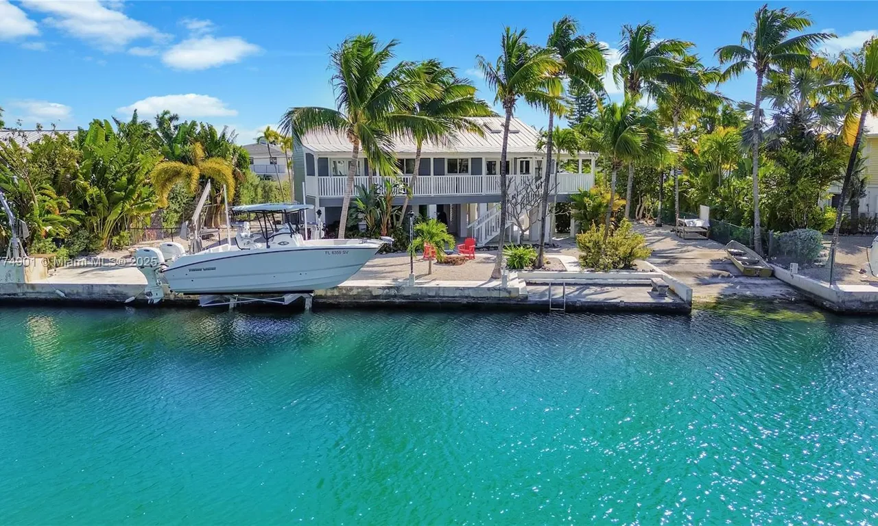 17081 W Starfish Ln W, Sugarloaf FL 33042