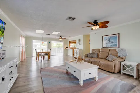 17081 W Starfish Ln W, Sugarloaf FL 33042