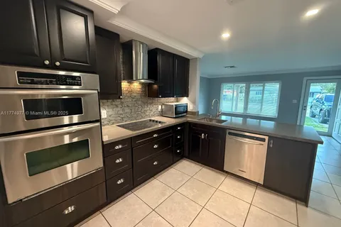 2765 SW 47th St # 2765, Dania Beach FL 33312