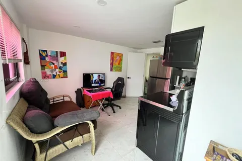 1102 NW 103rd St # 3, Miami FL 33150