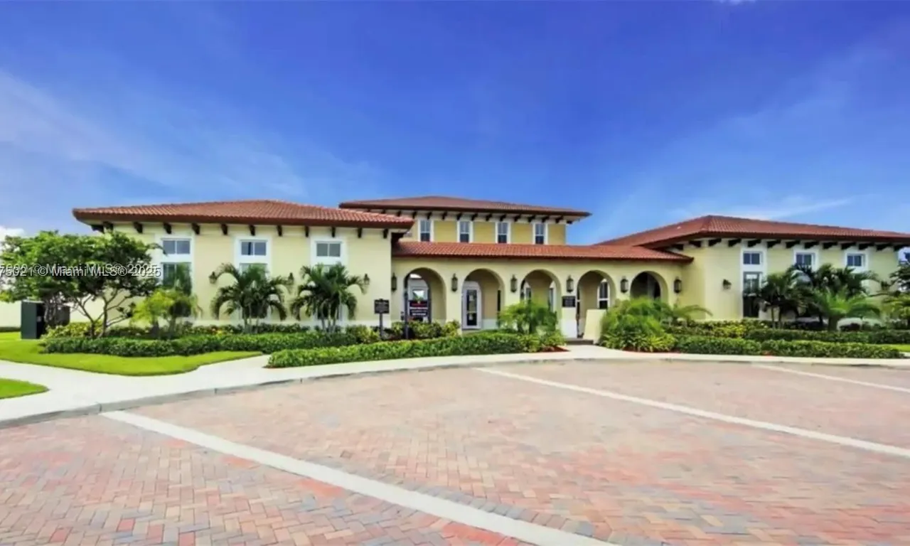 22621 SW 88th Pl # 8, Cutler Bay FL 33190