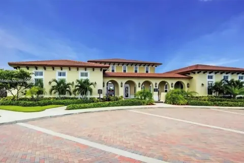 22621 SW 88th Pl # 8, Cutler Bay FL 33190