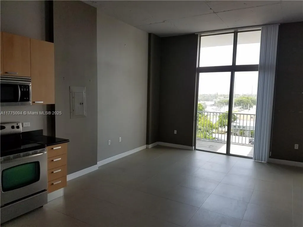2100 VAN BUREN # 504, Hollywood FL 33020