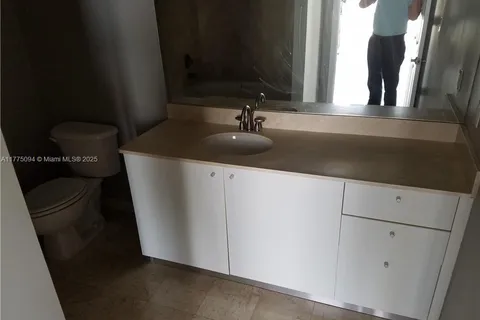 2100 VAN BUREN # 504, Hollywood FL 33020