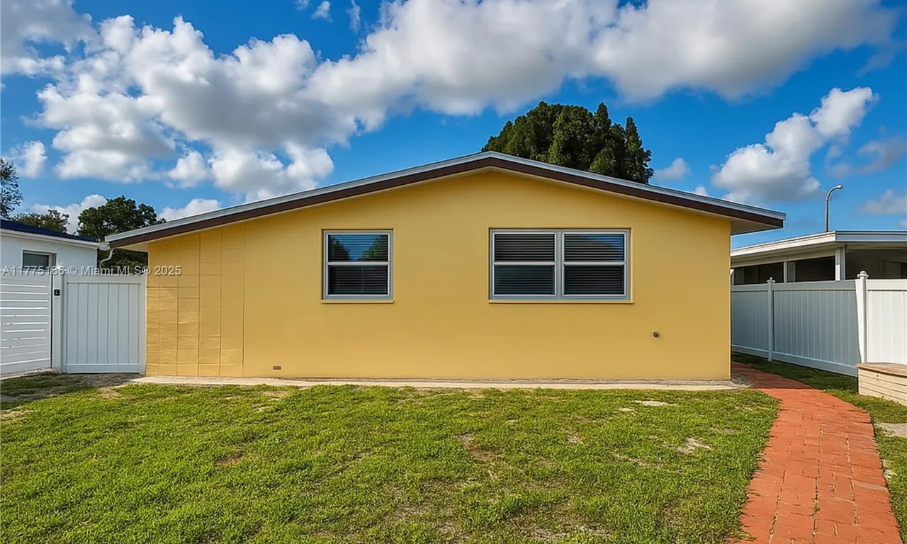 215 W 19th St # 0, Hialeah FL 33010