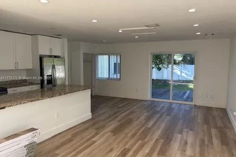 2449 SW 7th St, Fort Lauderdale FL 33312