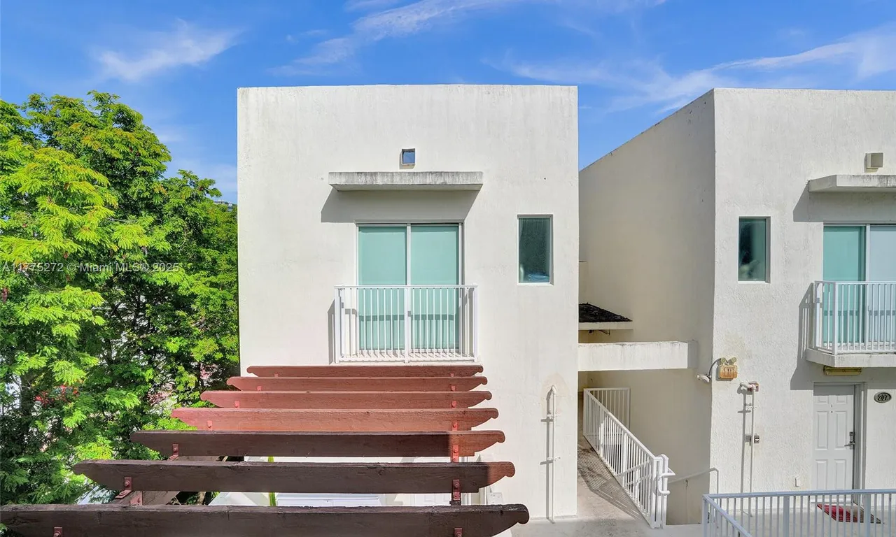 630 85th St # 201, Miami Beach FL 33141