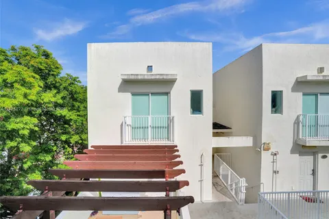 630 85th St # 201, Miami Beach FL 33141