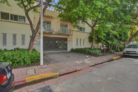 630 85th St # 201, Miami Beach FL 33141