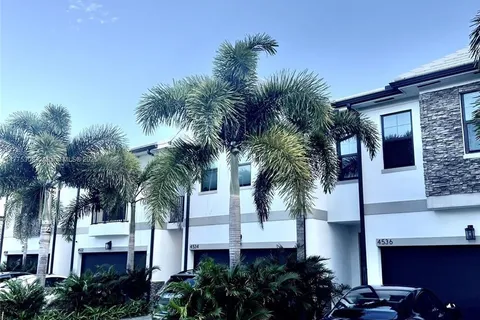 4536 S Aqua Bella Ln, Dania Beach FL 33312